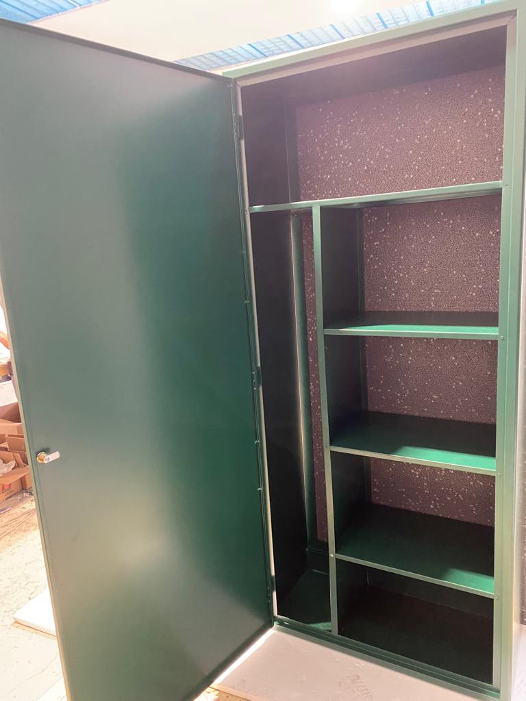 Armadio multiuso - verniciatura a polvere